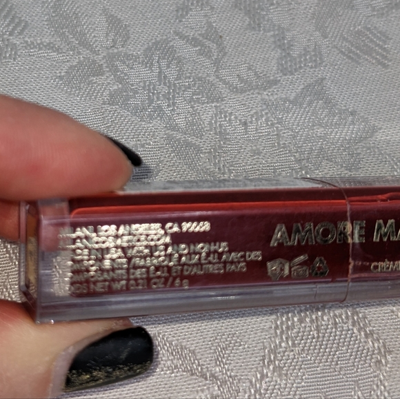 Milani Amore Matte Fabulous-41 Lip Creme  Reddish Brown - Picture 7 of 9